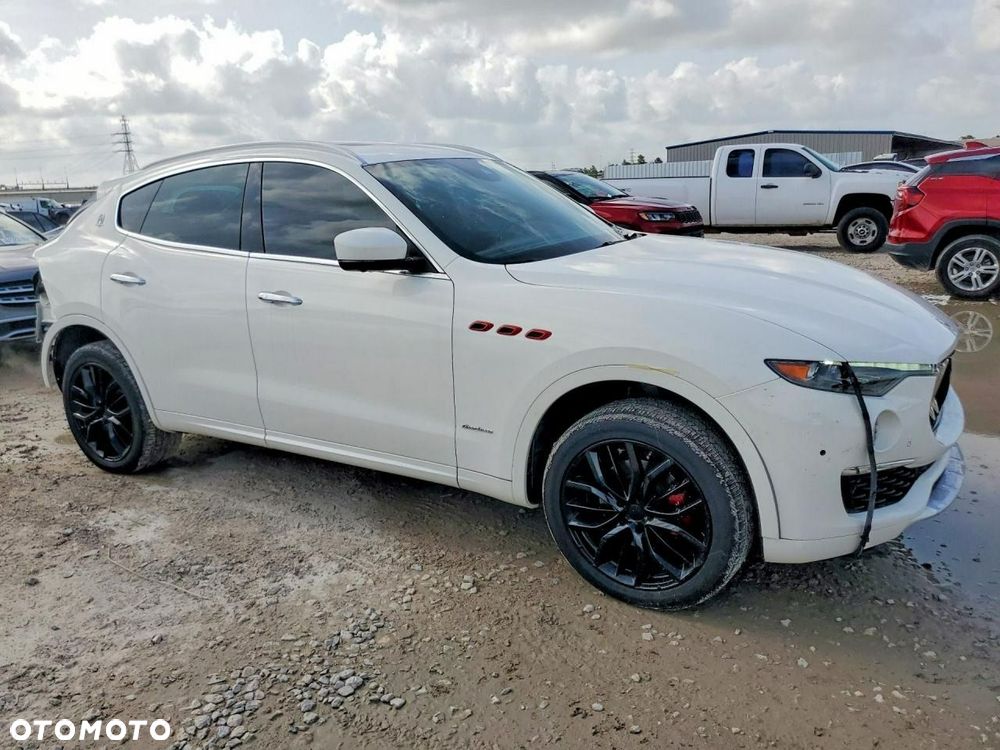 Maserati Levante Q4 - 3