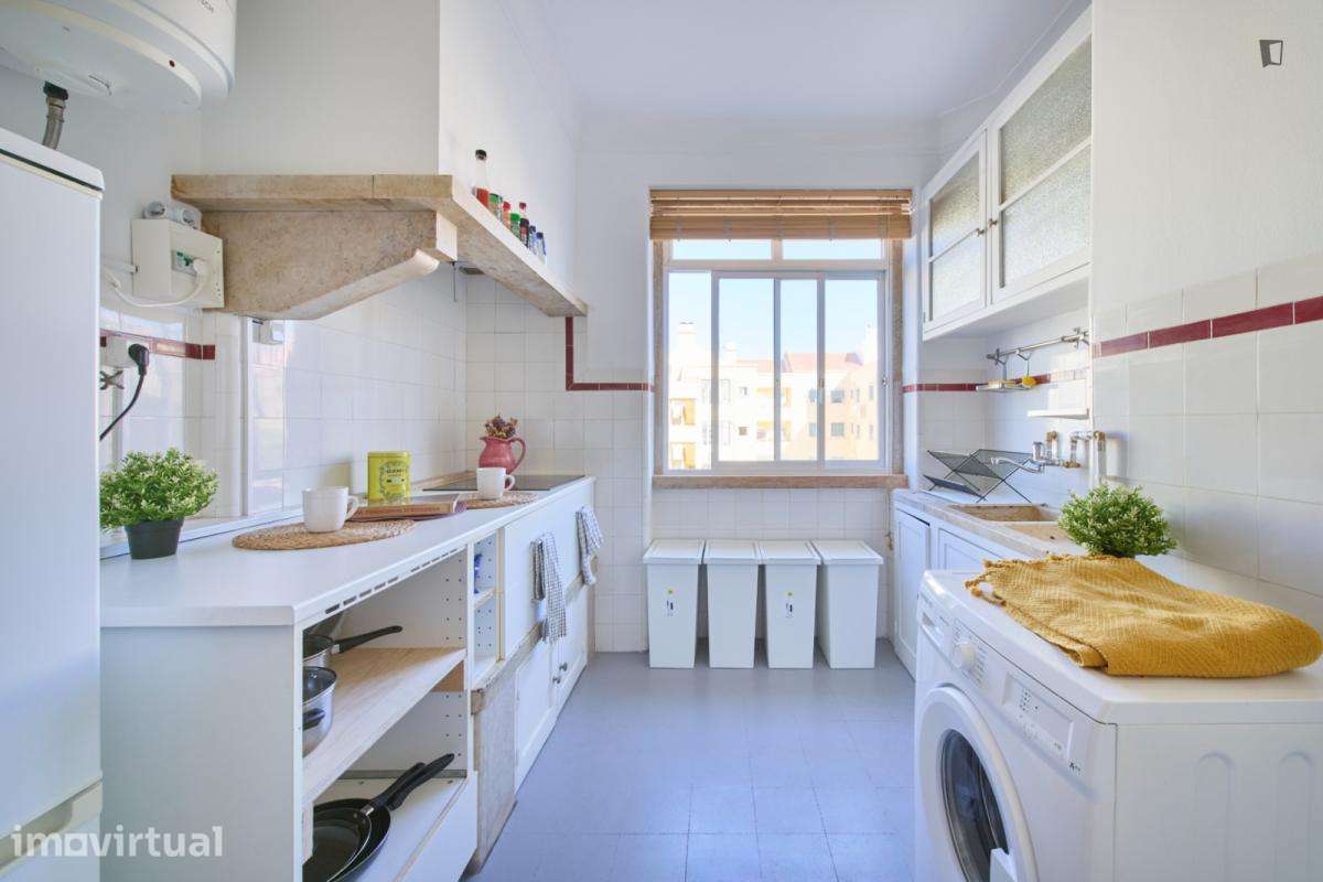 Quarto - localizado em Roma-Areeiro Lisbon - Grande imagem: 5/25
