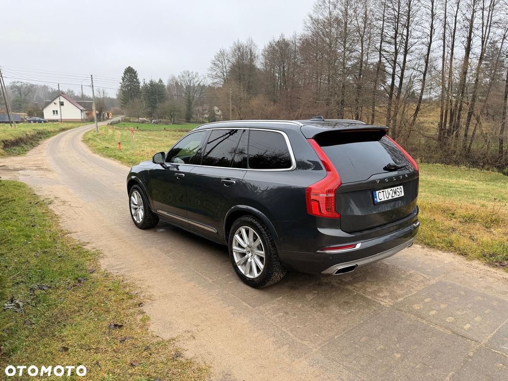 Volvo XC 90 - 9