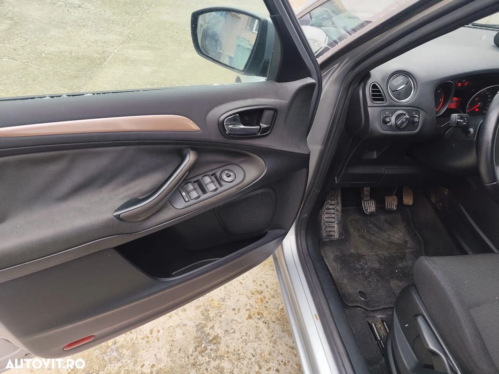 Ford S-Max 2.0 TDCi DPF Champions Edition - 10