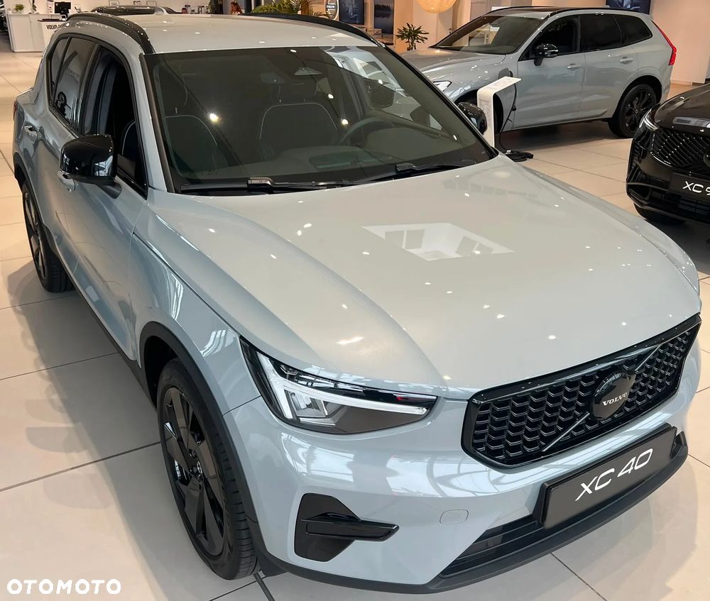 Volvo XC 40 B4 AWD Plus Dark - 13