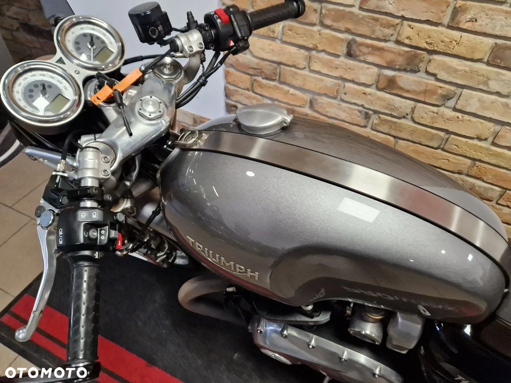 Triumph Thruxton - 10