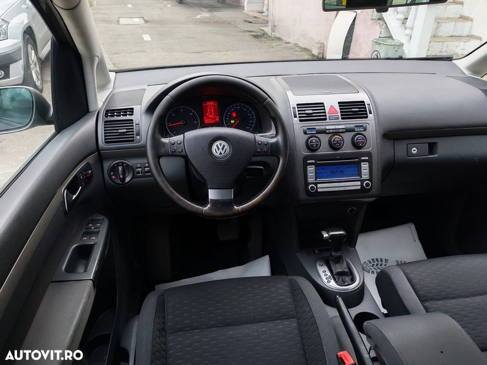 Volkswagen Touran 1.9 TDI DSG Highline - 6