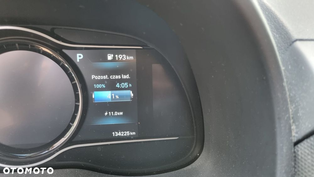 Hyundai Kona 64kWh Executive - 34