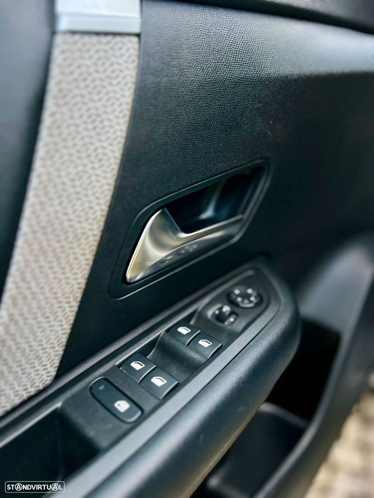 Citroën e-C4 50 kWh Shine - 11