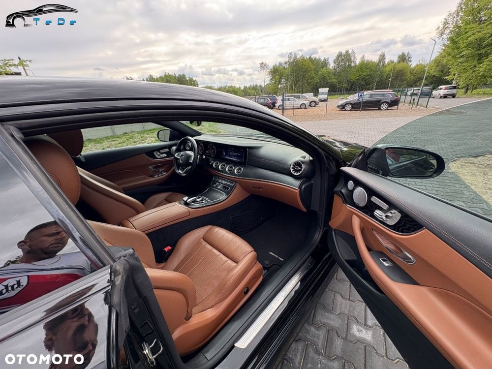 Mercedes-Benz Klasa E 400 4Matic 9G-TRONIC 25th Anniversary Edition - 28