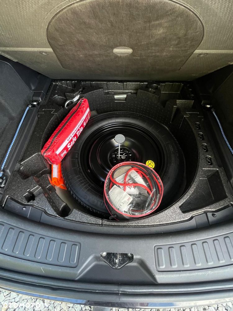 Land Rover Discovery Sport 2.0 D180 R-Dynamic HSE - 13