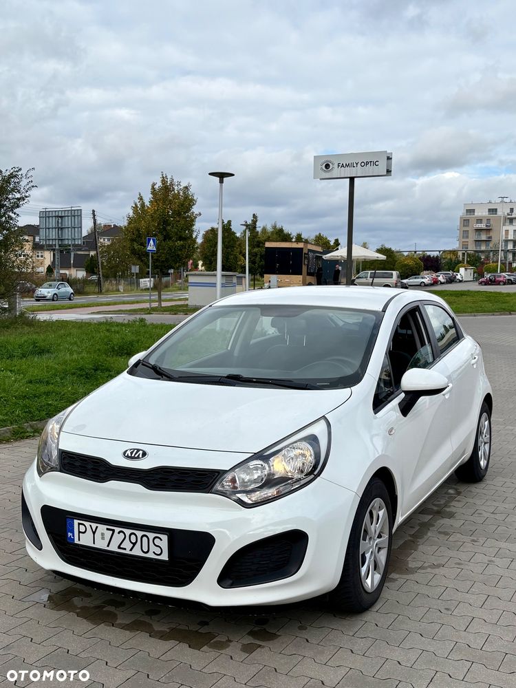 Kia Rio 1.2 L - 1