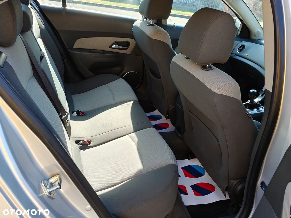 Chevrolet Cruze - 16