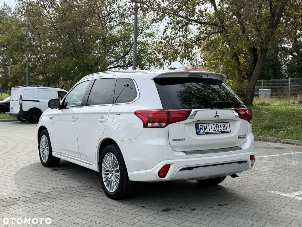 Mitsubishi Outlander - 4