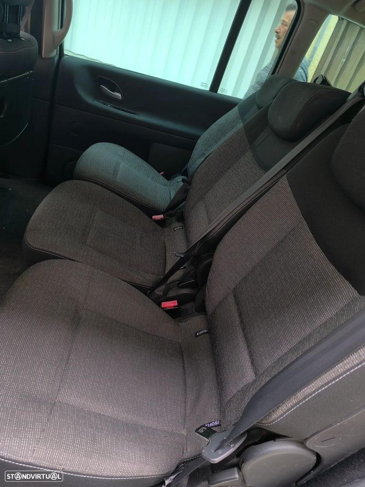 Renault Espace 2.0 dCi FAmily 7L - 8