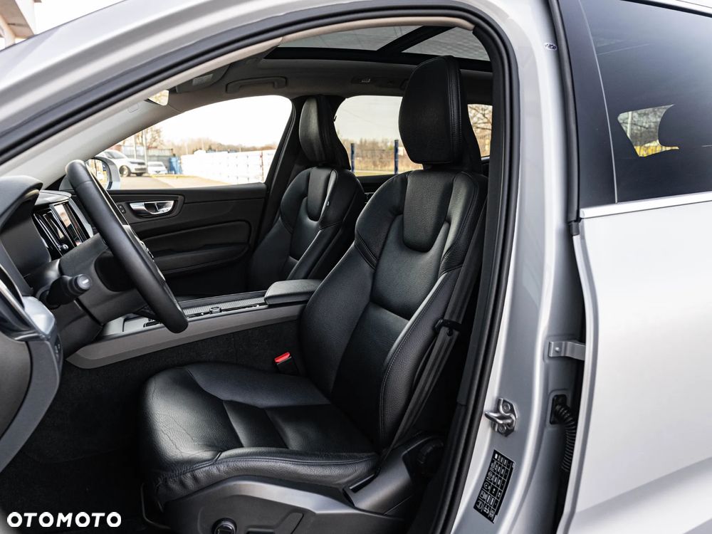 Volvo XC 60 B4 D Geartronic Momentum Pro - 23