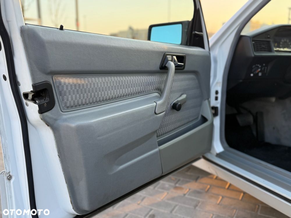 Mercedes-Benz W201 (190) - 9