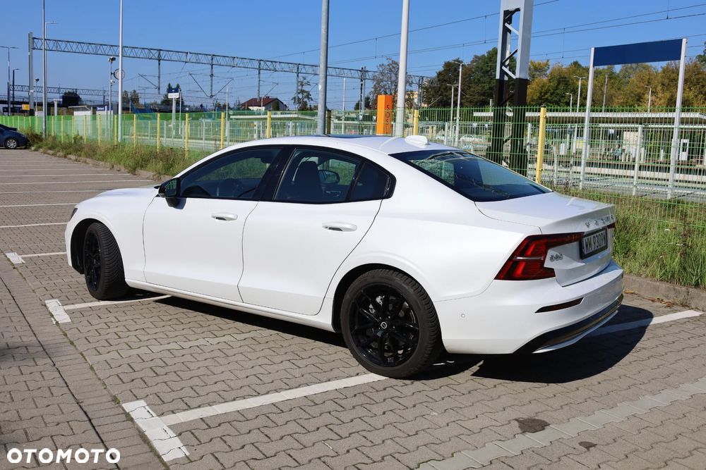 Volvo S60 2023 photo 3