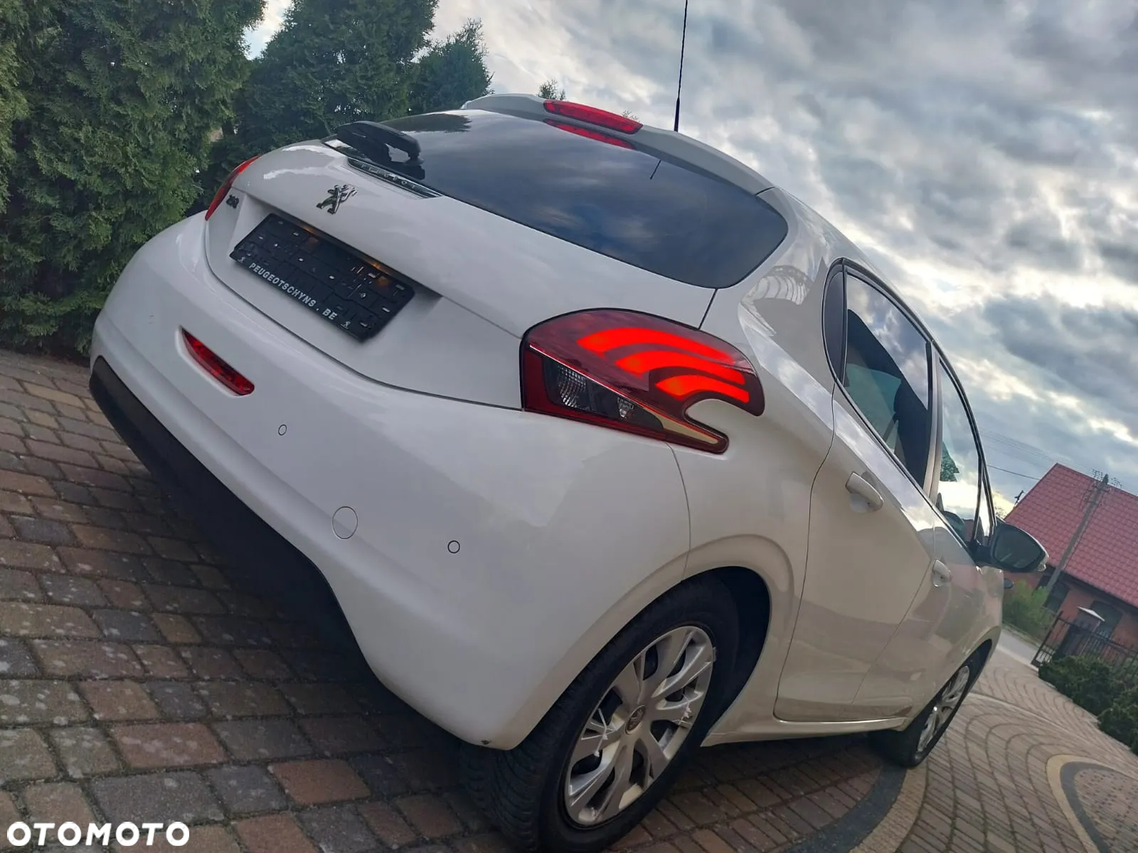 Peugeot 208 - 12