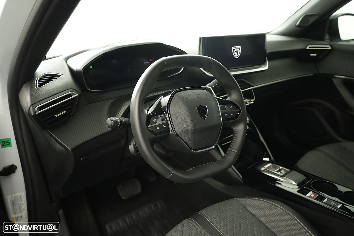 Peugeot 2008 1.2 PureTech Allure EAT8 - 7