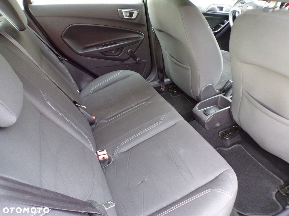 Ford Fiesta - 24