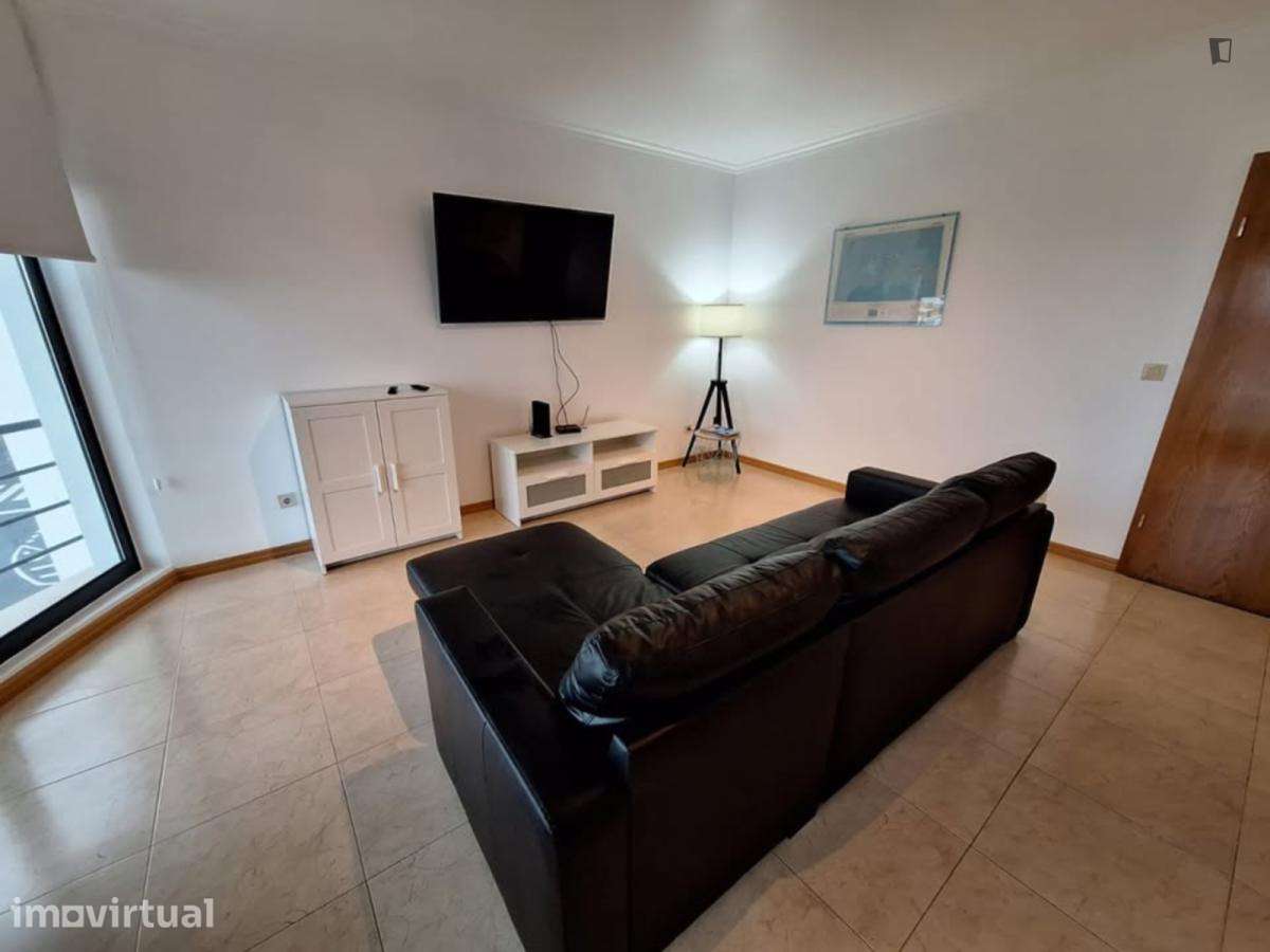 Apartamento com 2 quartos - localizado em Ponta delgada - Grande imagem: 2/12