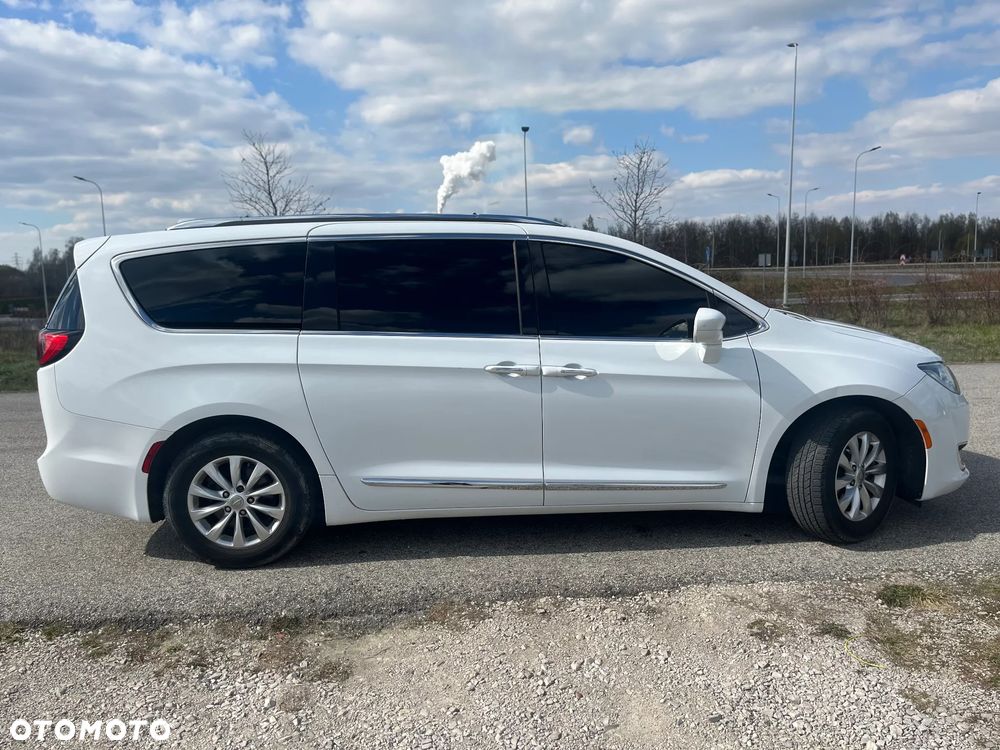 Chrysler Pacifica - 7
