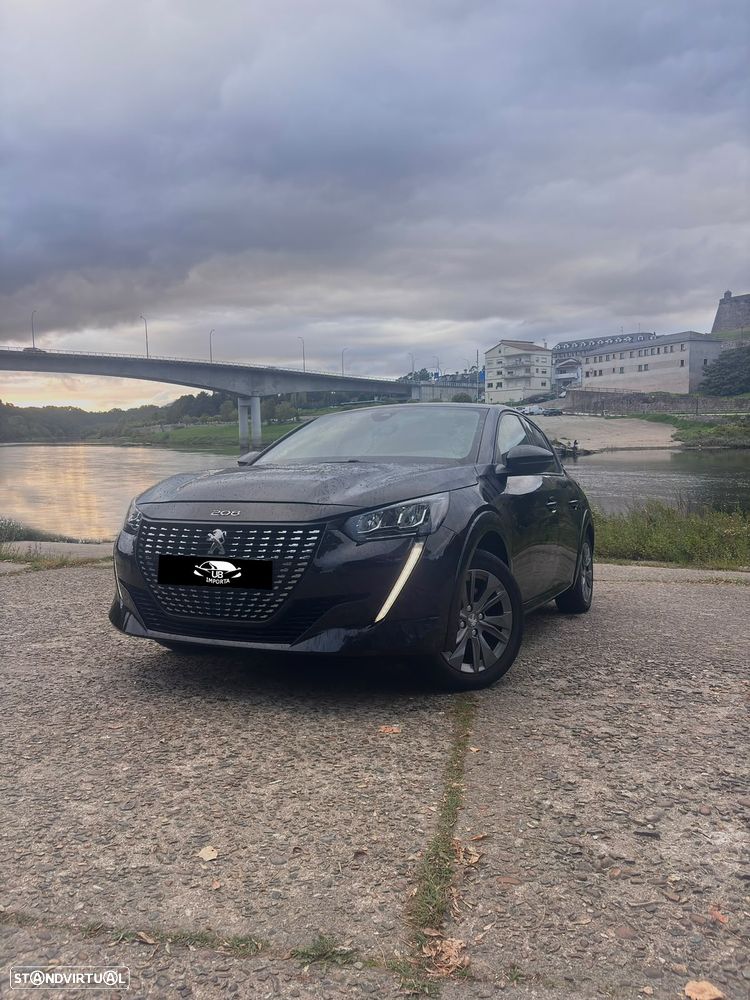 Peugeot E-208