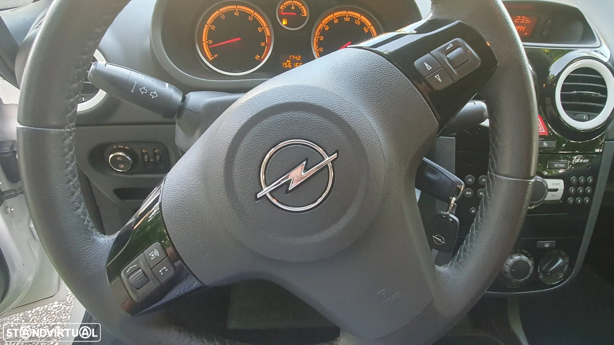 Opel Corsa 1.2 All White - 7