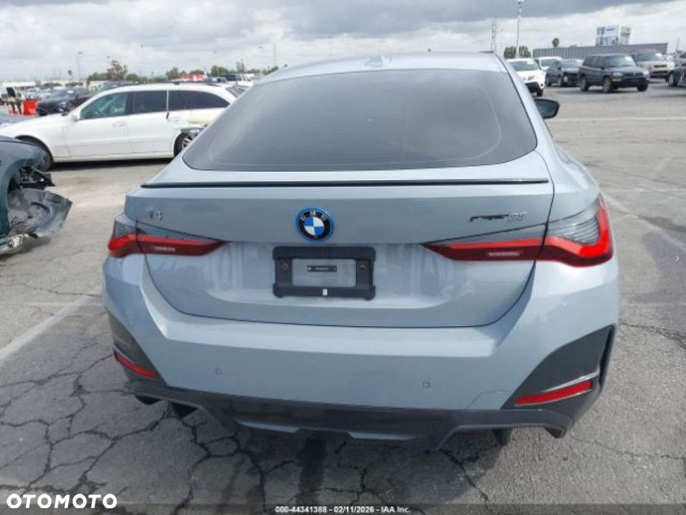 BMW i4 - 6