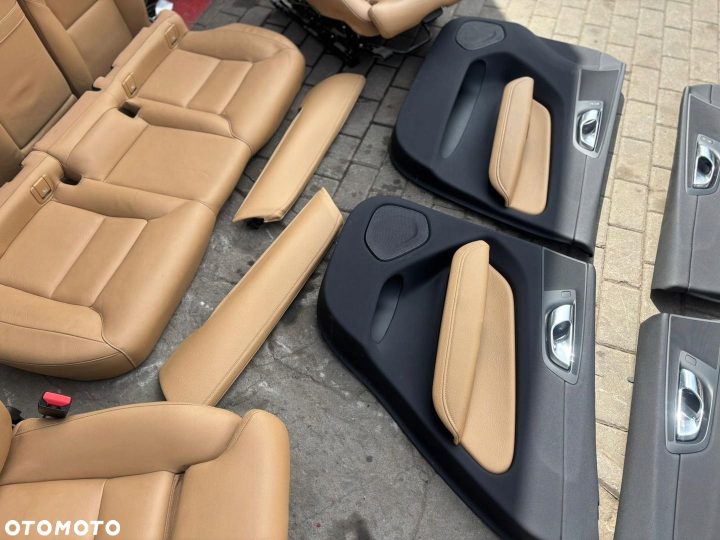 VOLVO XC60 II FOTELE SIEDZENIA WNĘTRZE EUROPA JASNE SKÓRA 2019R - 9