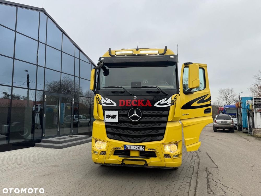 Mercedes-Benz - 2