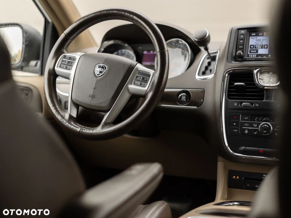 Lancia Voyager 3.6 Platinum - 15