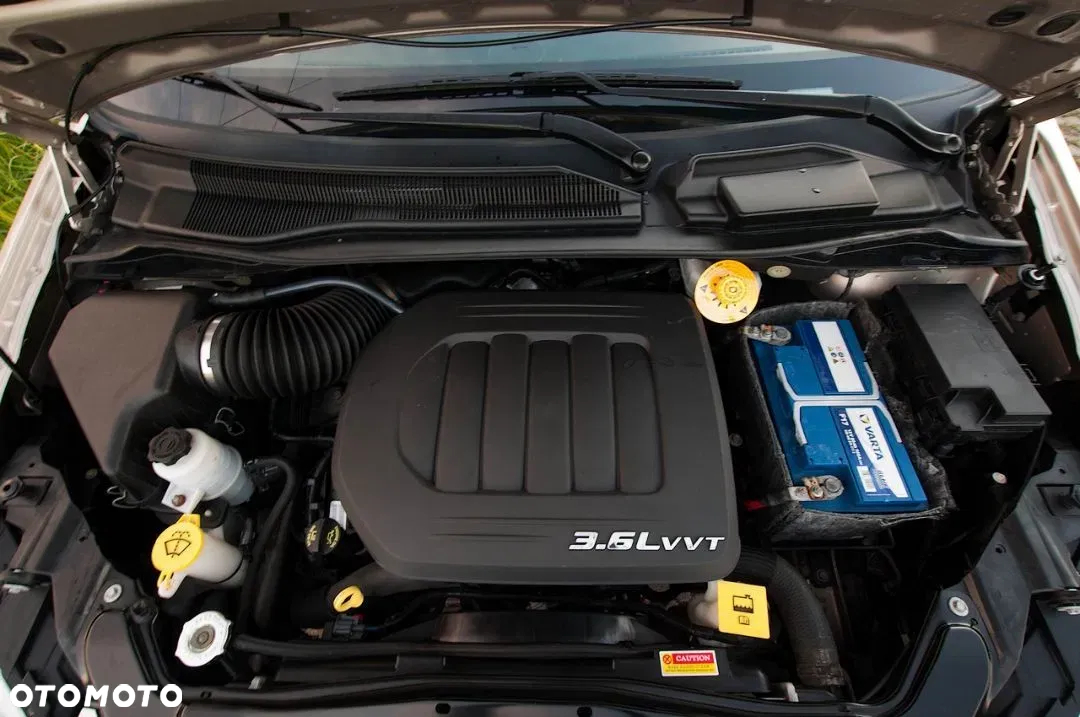 Chrysler Town & Country - 18