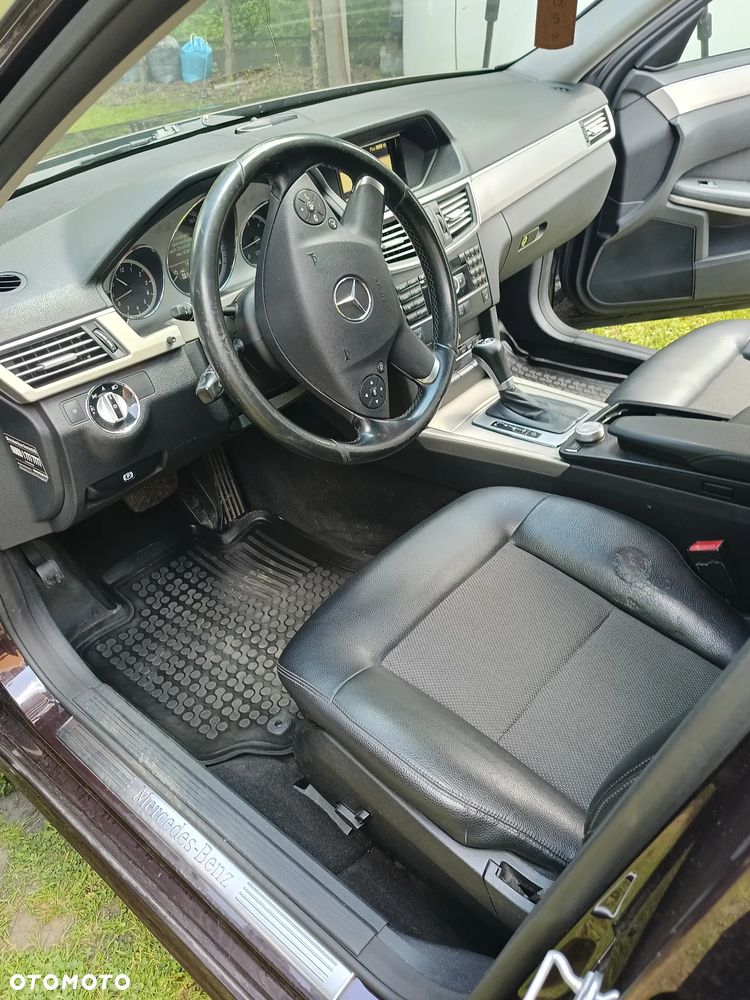Mercedes-Benz Klasa E 220 CDI DPF BlueEFFICIENCY Automatik Avantgarde - 12