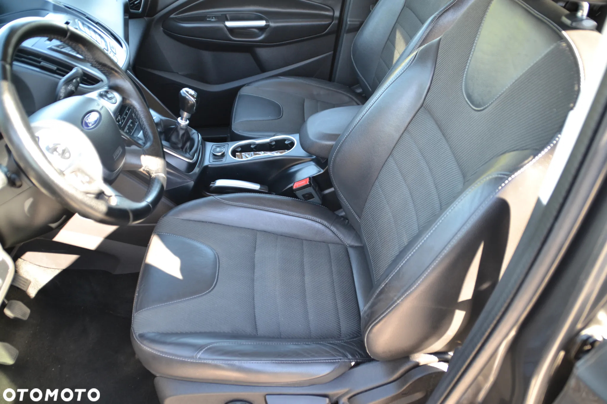 Ford Kuga - 25