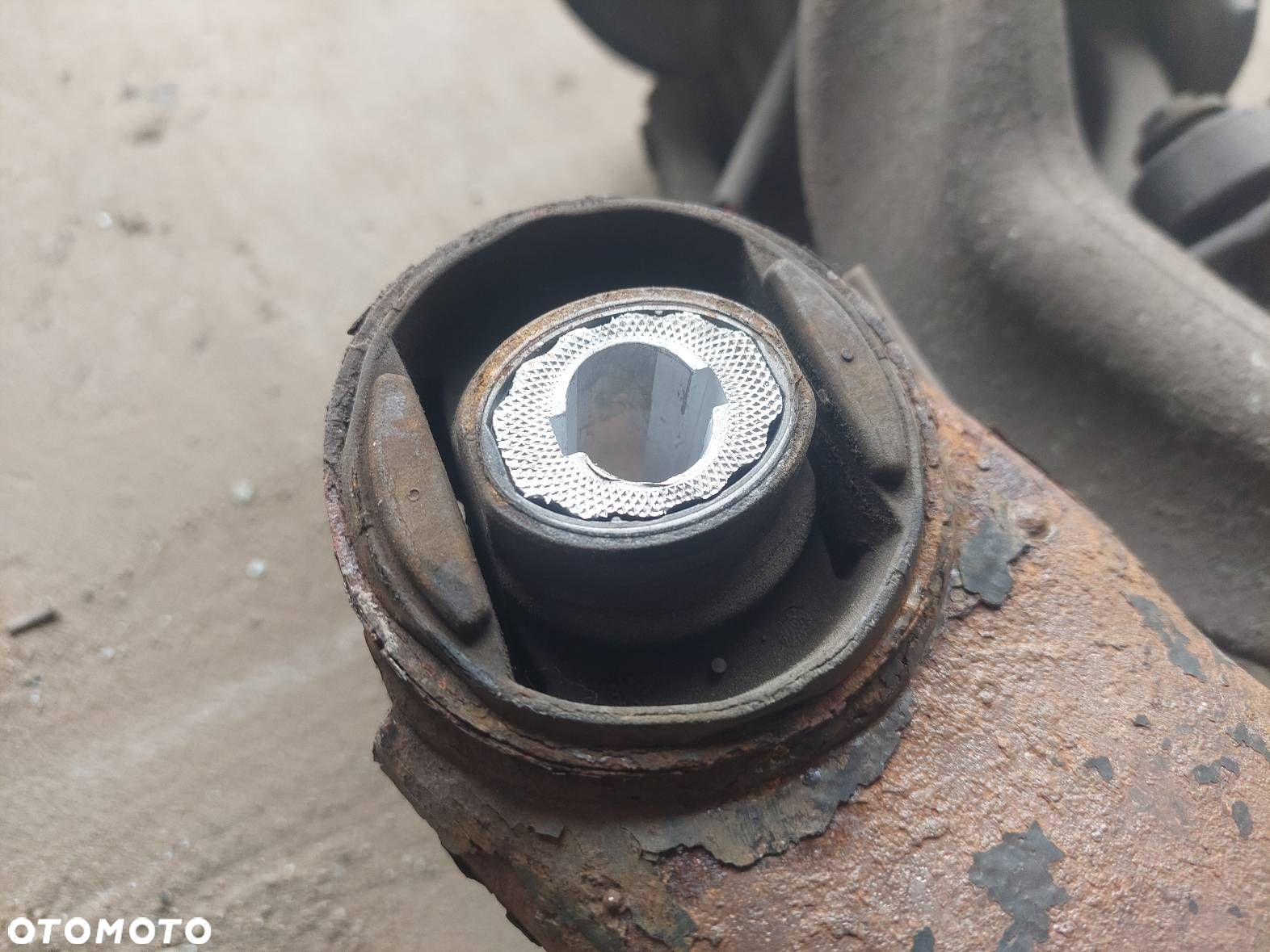 KOMPLETNE ZAWIESZENIE BELKA SANKI TYŁ AUDI A5 8T - 4