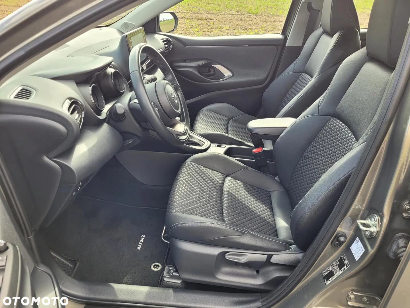 Mazda 2 Hybrid - 10
