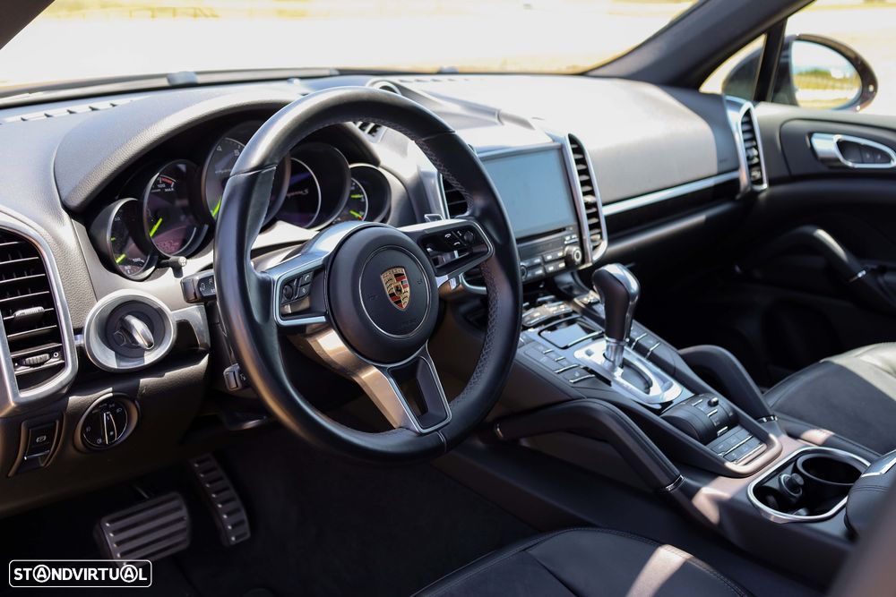 Porsche Cayenne - 16