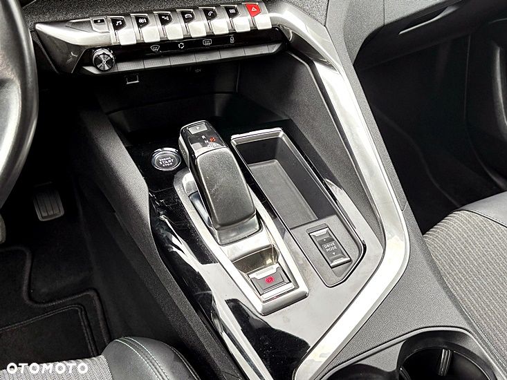 Peugeot 3008 225 e-EAT8 Allure - 31