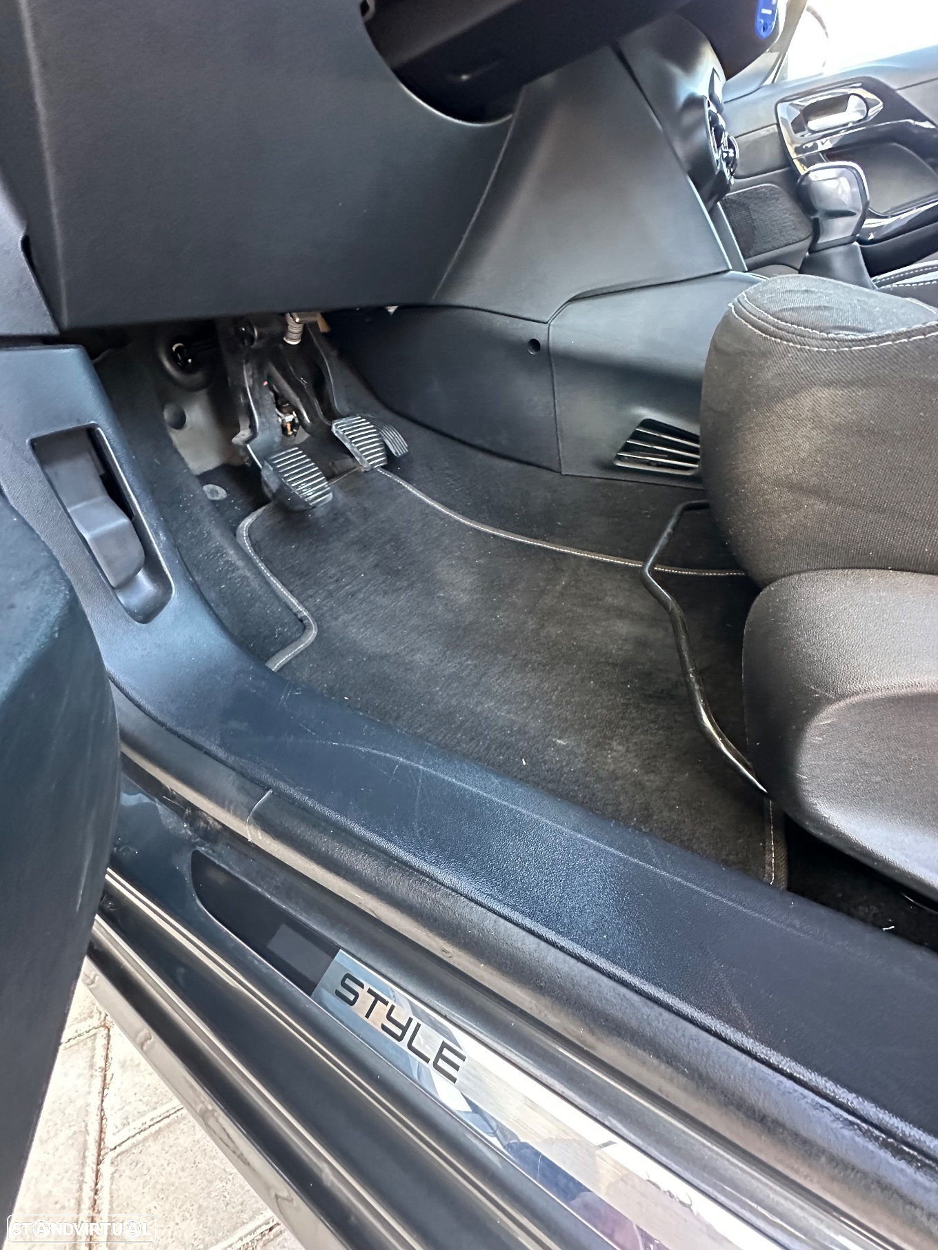 Peugeot 208 1.2 VTi SE Style - 16