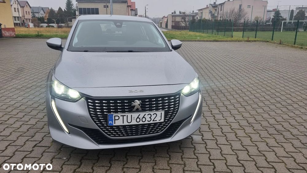 Peugeot 208 - 8