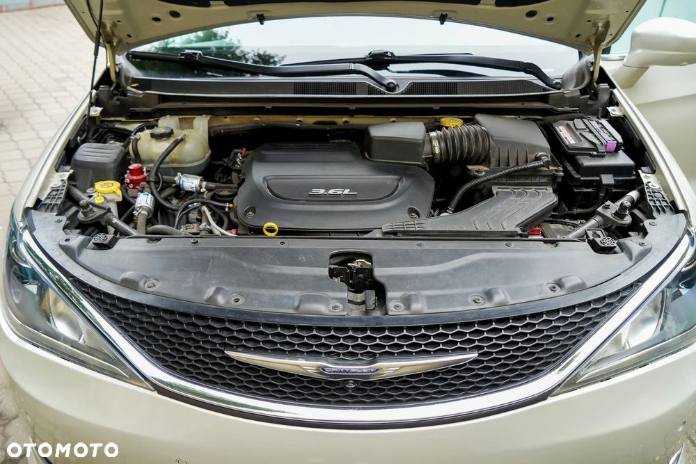 Chrysler Pacifica - 15