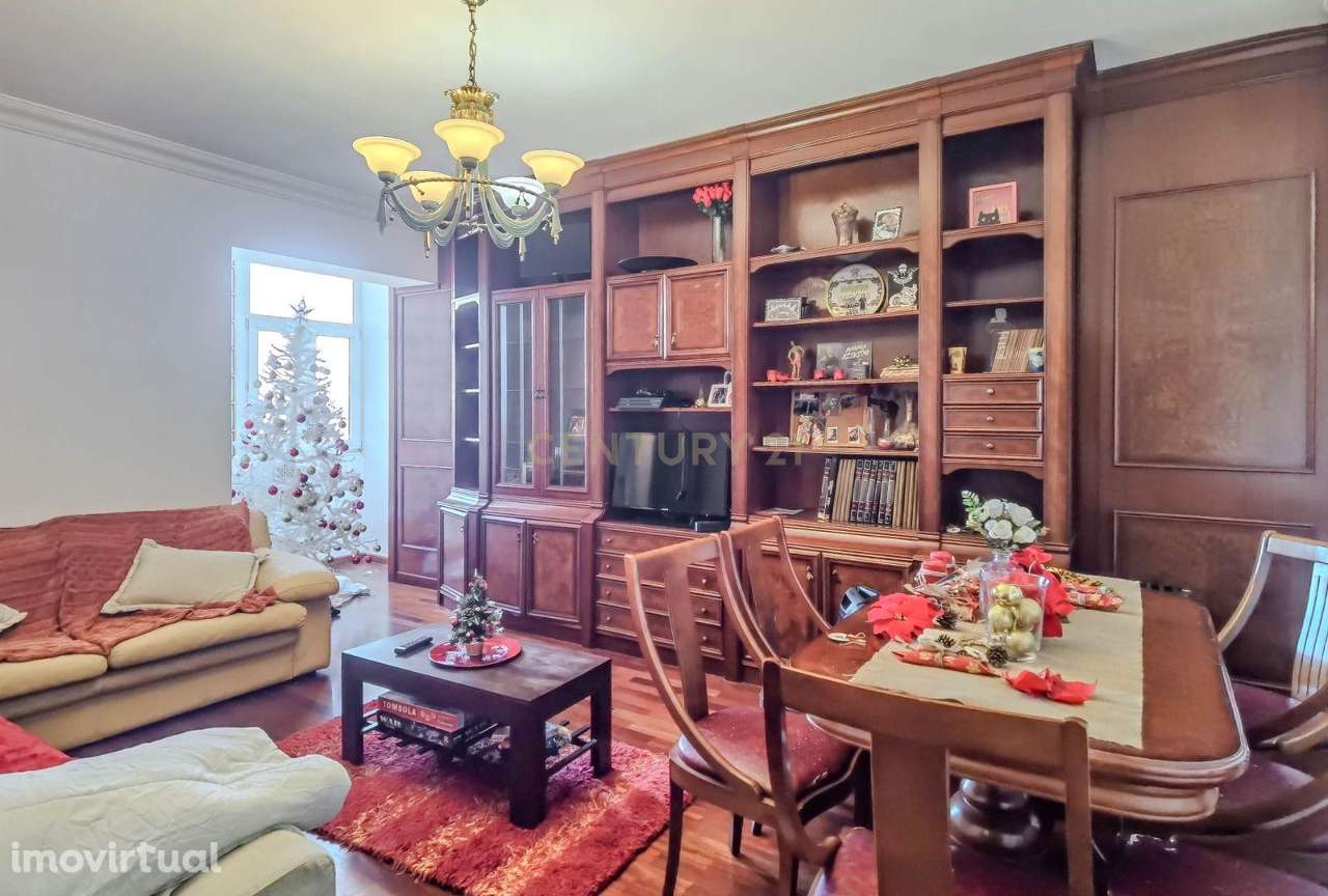 Apartamento T3 Duplex na Rua da Constituição | Próximo ao Marquês - Grande imagem: 3/27