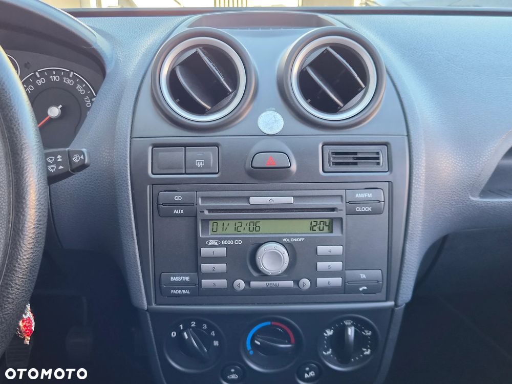 Ford Fiesta 1.3 Ghia - 18