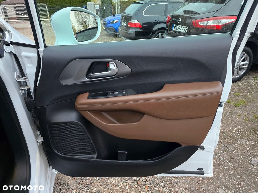 Chrysler Pacifica - 36