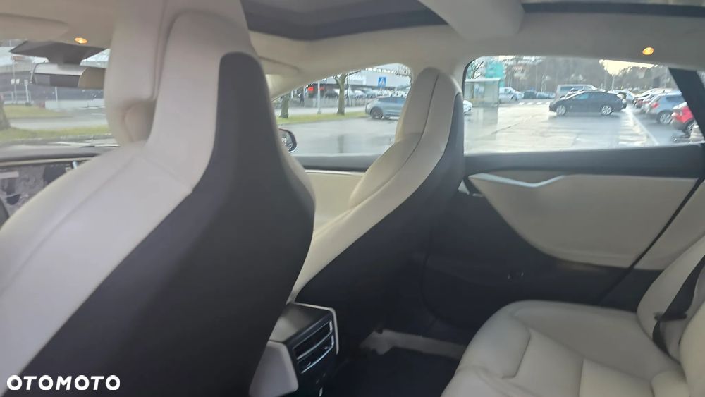 Tesla Model S - 26