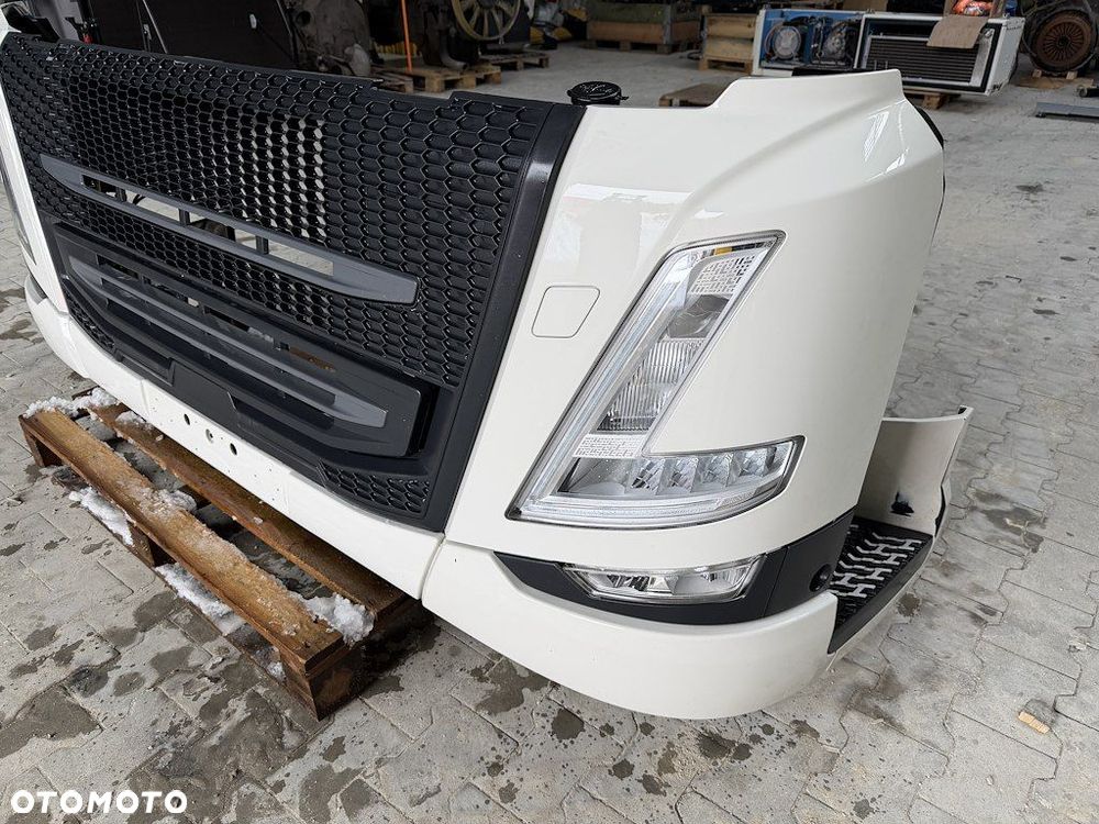 ZDERZAK KOMPLETNY VOLVO FM5 EURO6 - 3