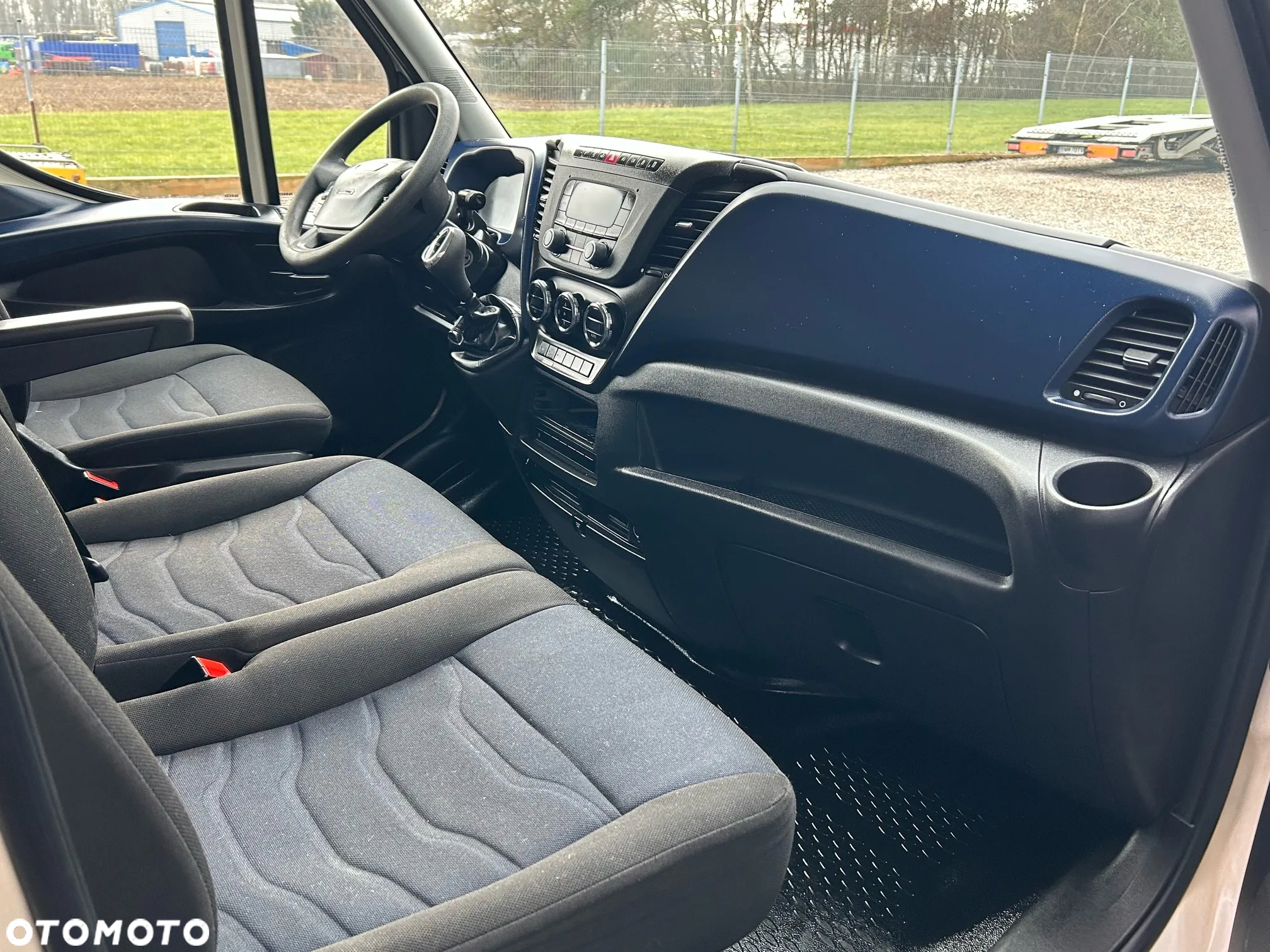 Iveco Daily 35C18 40C18 3.0 HPI Hi-Matic Kontener 8 palet + winda 750kg + drzwi boczne **Climatronic**Sprowadzony**2019R** - 11