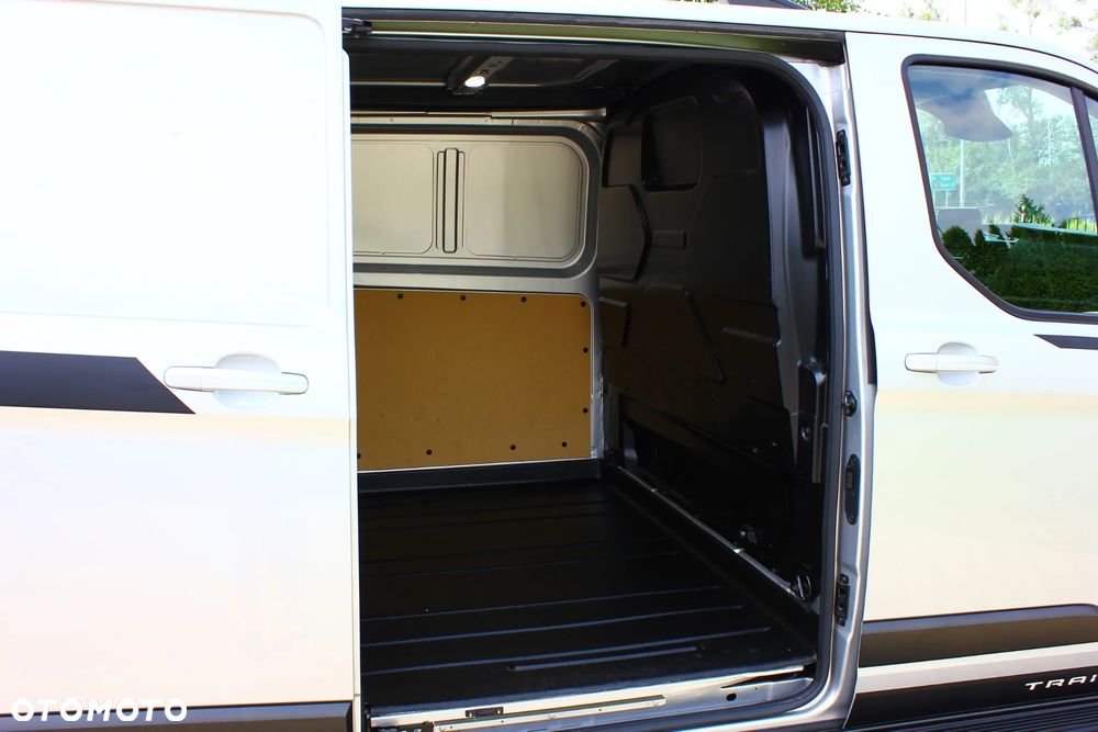 Ford TRANSIT CUSTOM TRAIL 2.0 TDCI 131KM 3 OSOBOWY NAVIGACJA KAMERA FELGI FULL OPCJA STAN PERFEKT FV23% - 27