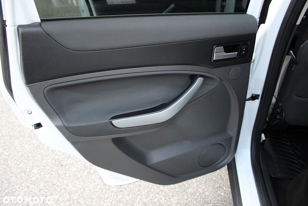Ford Kuga 2.0 TDCi 4x4 Titanium - 28