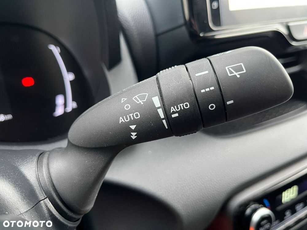 Toyota Yaris Hybrid 1.5 Style - 29