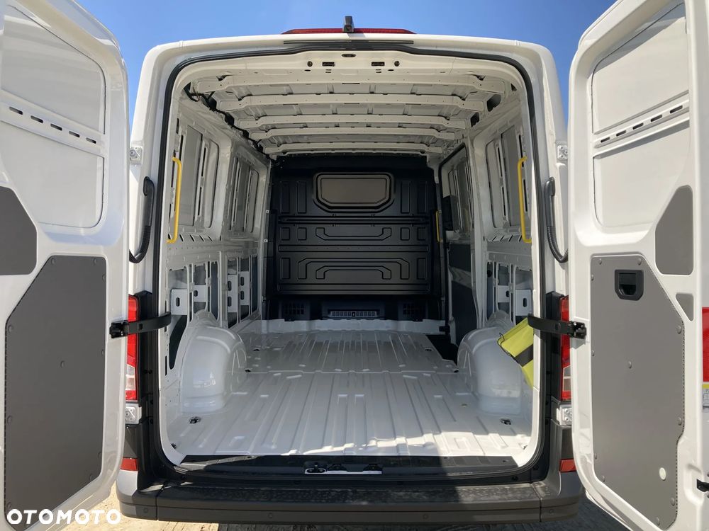 Volkswagen Crafter - 11