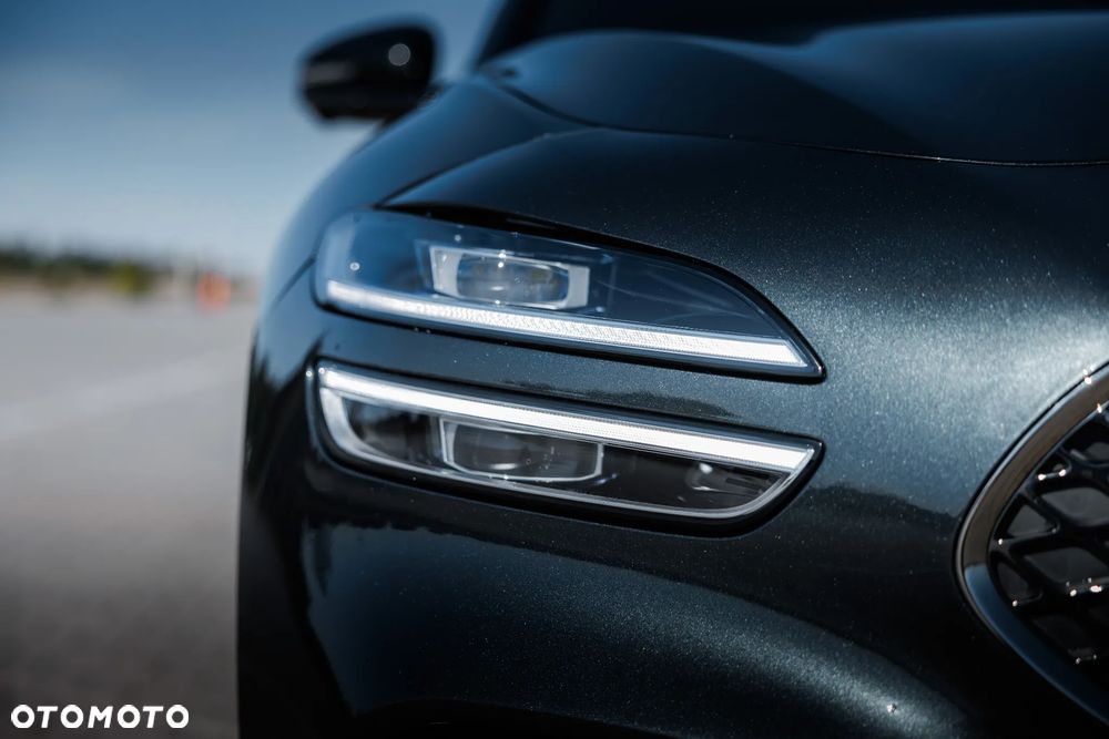 Genesis G70 2.0T Plus AWD 8AT Sport - 13